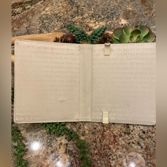 Kate Spade RARE Charm Nook Cover - Picture 4 of 9